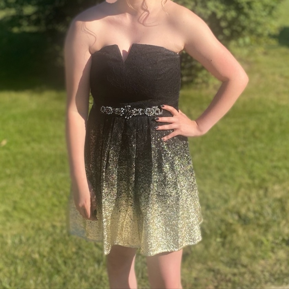Beautiful strapless Prom Dress/Formal. Black and Gold. Sz 9/10